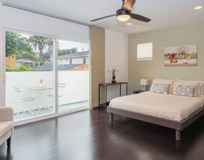 Contemporary Three-Bedroom Home Near Point Fermin Coastline